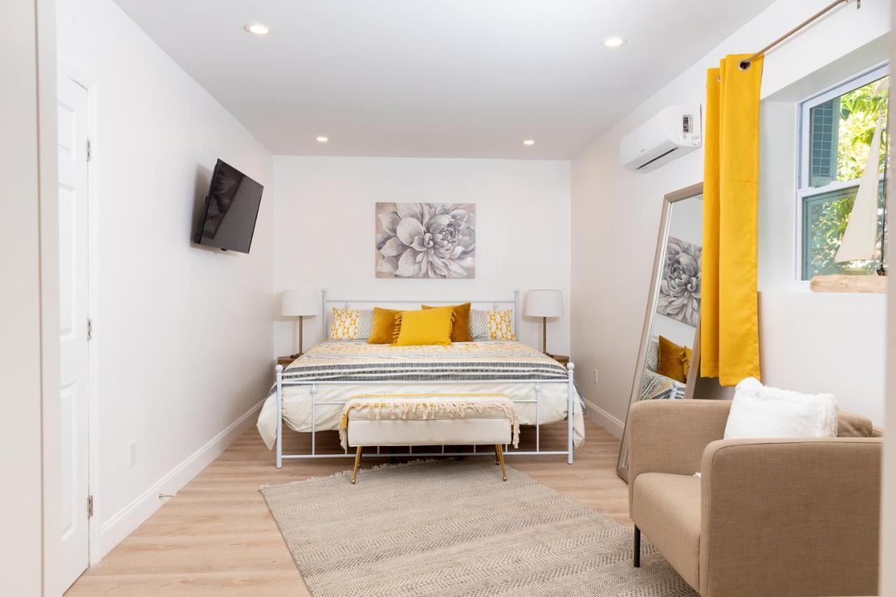 Beautiful Casita With King Bed And Private Patio Close To Calle 8, Mia Airport, Coral Gables マイアミ エクステリア 写真