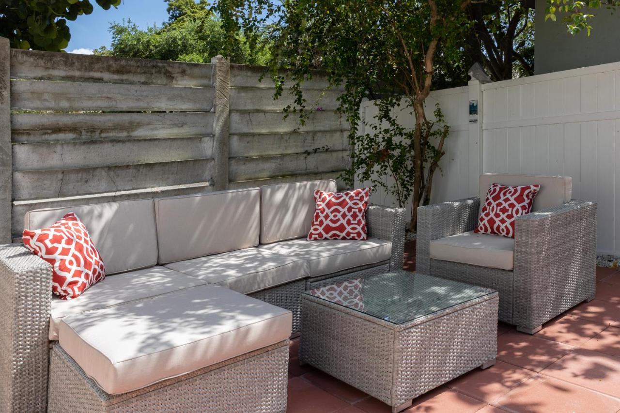 Beautiful Casita With King Bed And Private Patio Close To Calle 8, Mia Airport, Coral Gables マイアミ エクステリア 写真