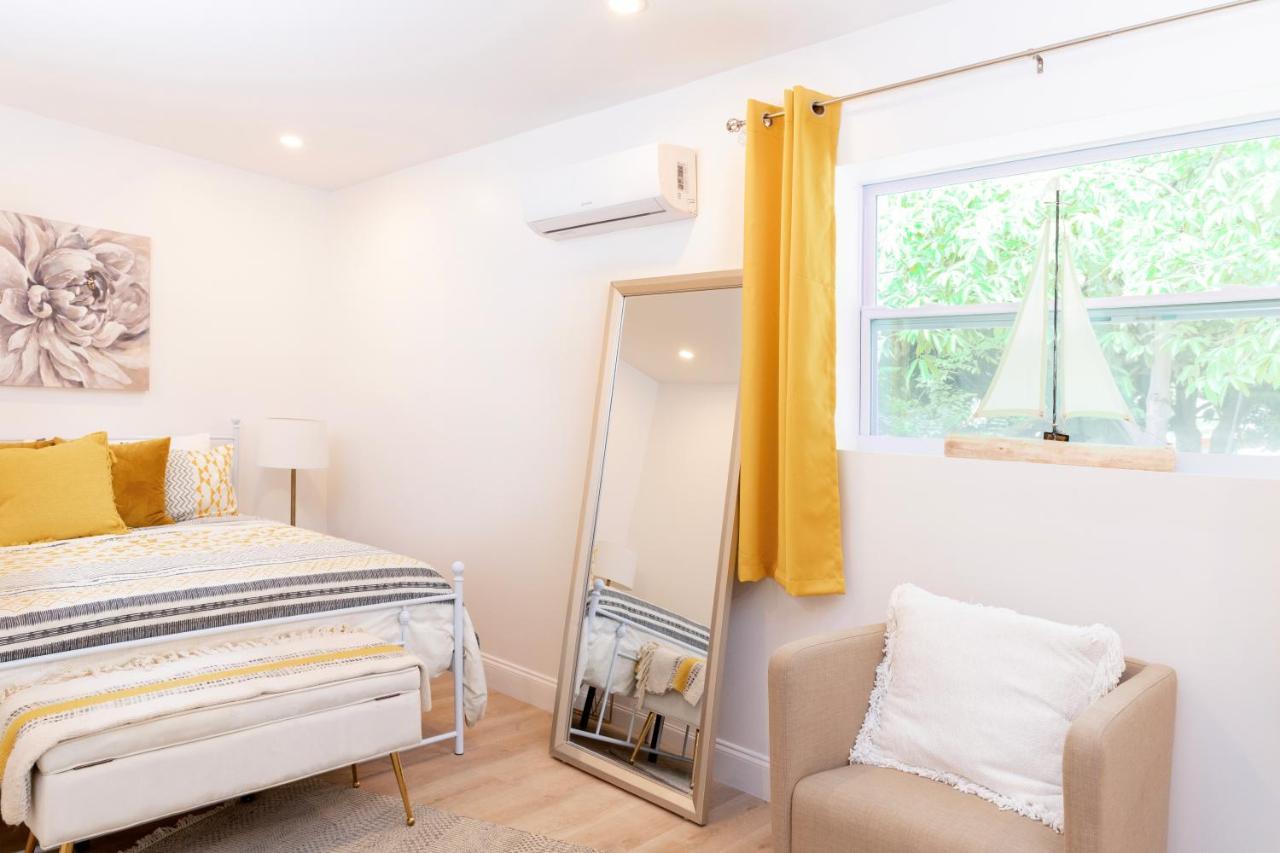 Beautiful Casita With King Bed And Private Patio Close To Calle 8, Mia Airport, Coral Gables マイアミ エクステリア 写真