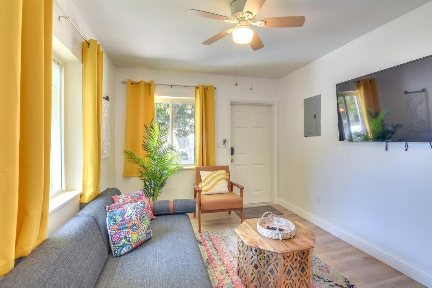 Beautiful Casita With King Bed And Private Patio Close To Calle 8, Mia Airport, Coral Gables マイアミ エクステリア 写真